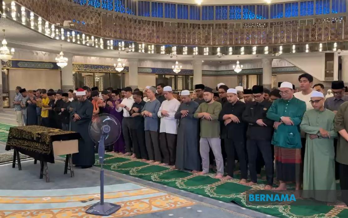 Nancy Shukri's Husband Laid to Rest With Funeral Prayers at National Mosque