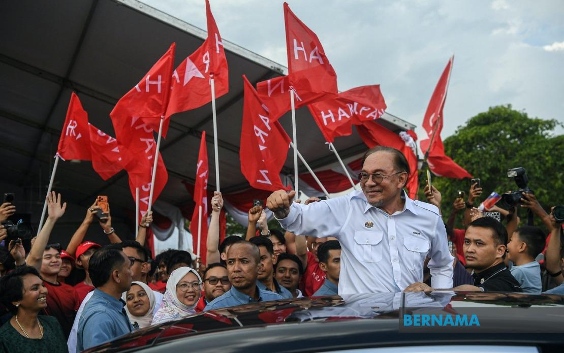 Anwar's Johor Campaign Trail Energises Pakatan Harapan Push Ahead of Election