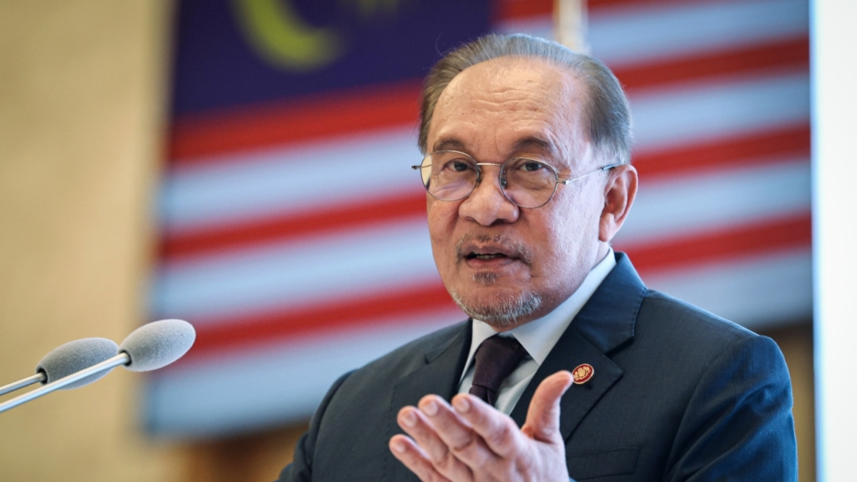 Anwar Expresses Gratitude as Parliament Prepares for Tabung Haji Royal Commission Findings