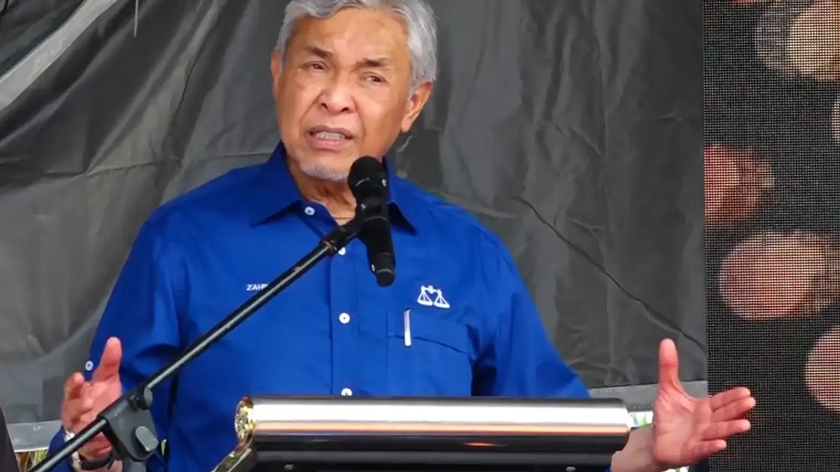 Zahid Dismisses Puad's Criticism as Umno Focuses on Johor Campaign