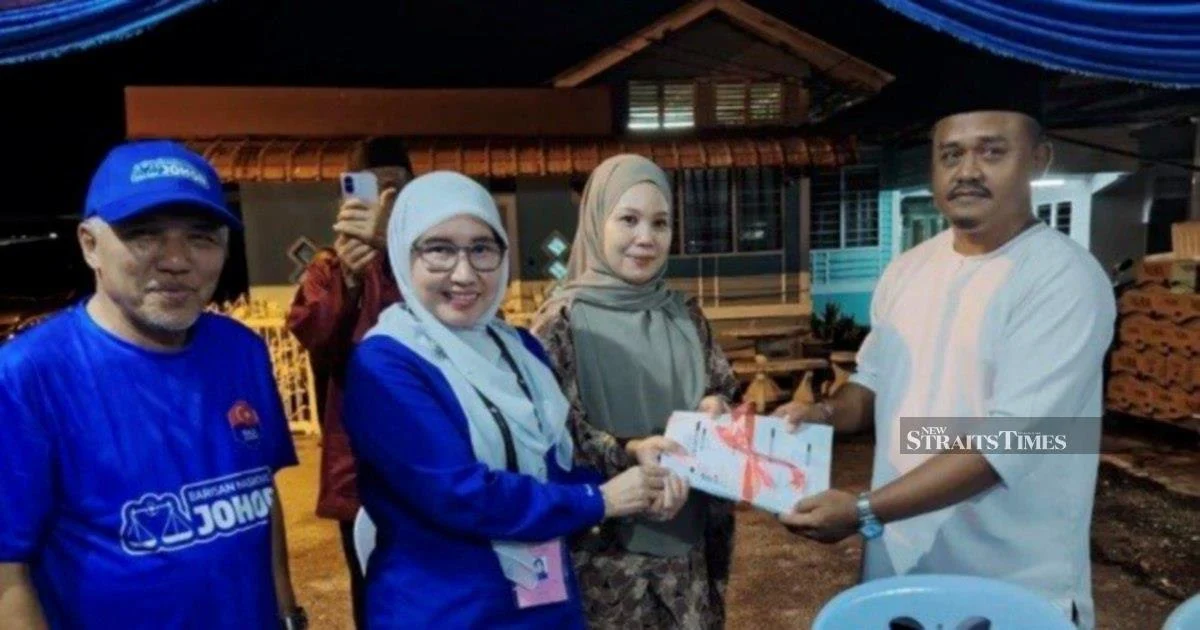 Some 200 Defectors Join Umno's Johor Campaign Push