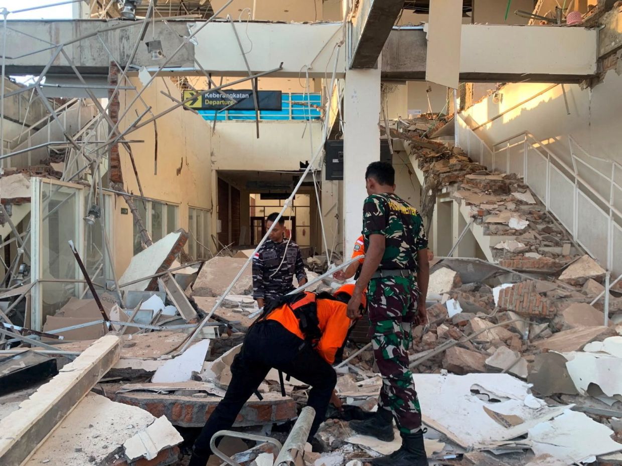 Magnitude 7.7 Earthquake Strikes Indonesia's Flores Region, Killing At Least Two