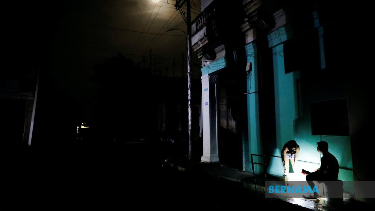 Cuba Plunged Into Darkness Again as Power Grid Fails Amid Energy Crisis