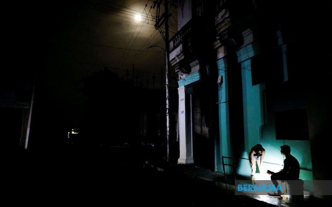 Cuba Plunged Into Darkness Again as Power Grid Fails Amid Energy Crisis
