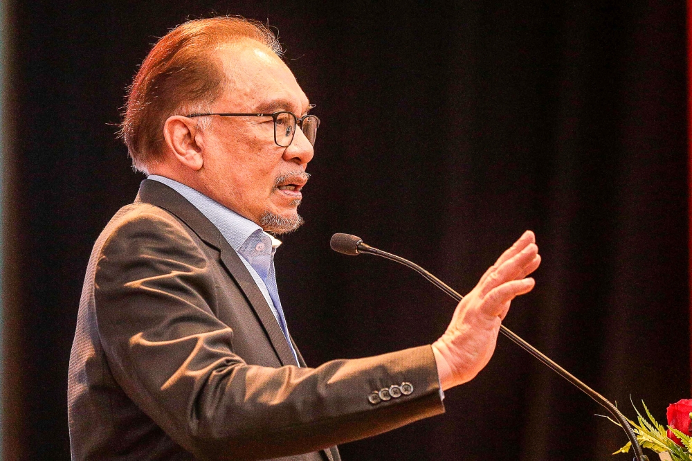 PM Anwar praises customs authority for intercepting Israel-bound cargo at Johor port
