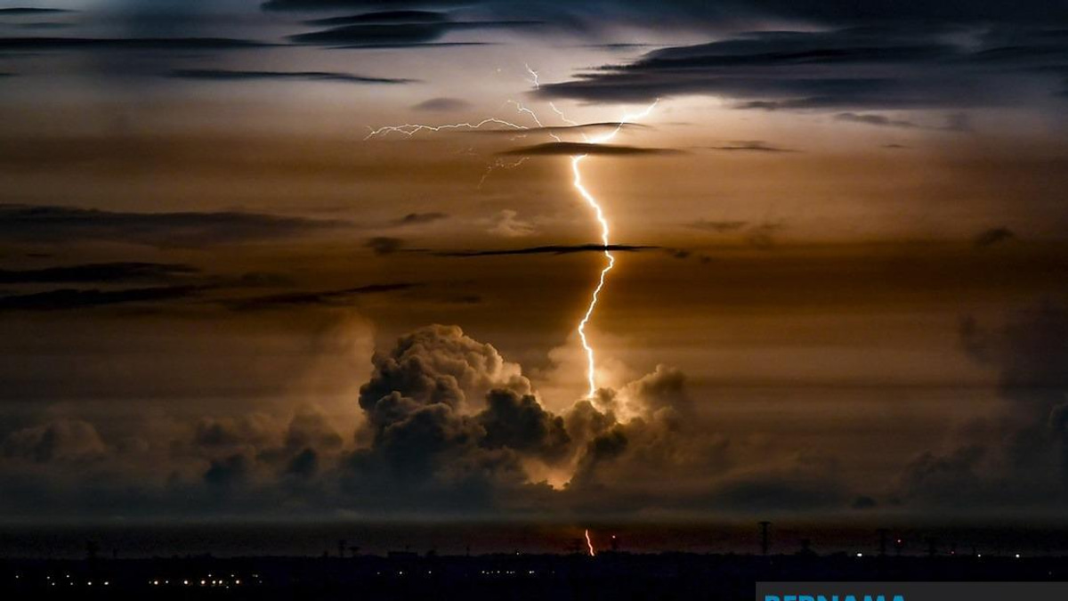Thunderstorms and Heavy Rain to Batter 10 States and KL Until Evening