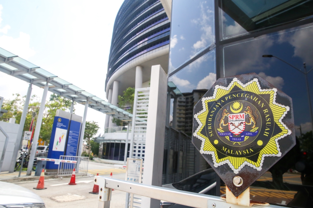 Former Civil Servant Held by MACC Over RM300,000 Aid Fraud Using Multiple Identities
