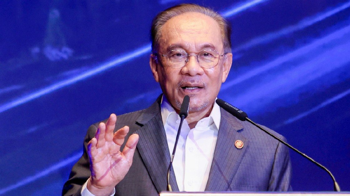 Prime Minister Anwar Ibrahim Undergoing Medical Examinations and Procedures