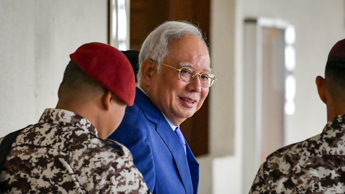 Former PM Najib Undergoes Heart Procedure; Doctors Report Successful Treatment Without Stent