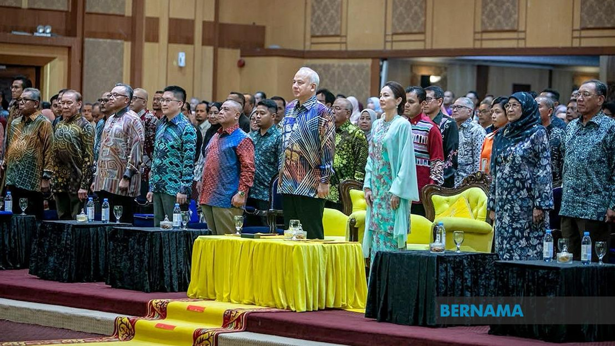 Sultan Nazrin Celebrates Perak Merdeka Month with Focus on Youth Development
