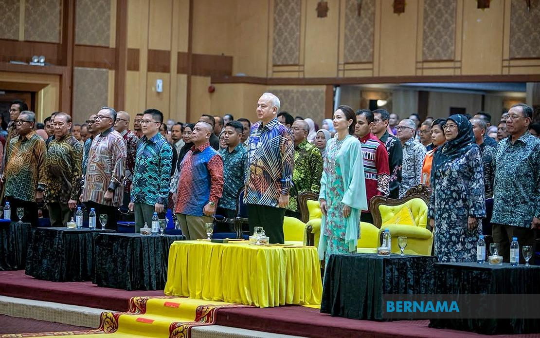 Sultan Nazrin Celebrates Perak Merdeka Month with Focus on Youth Development