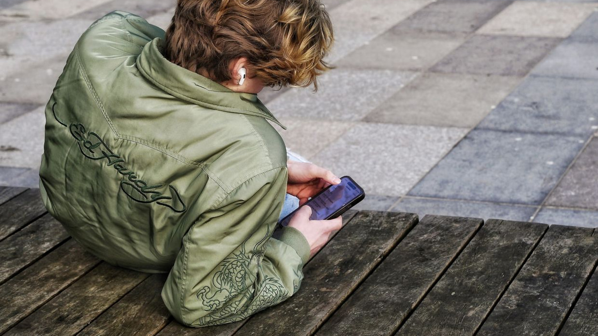 UK Teen Survey Shows Overwhelming Rejection of Planned Social Media Night-Time Curfew