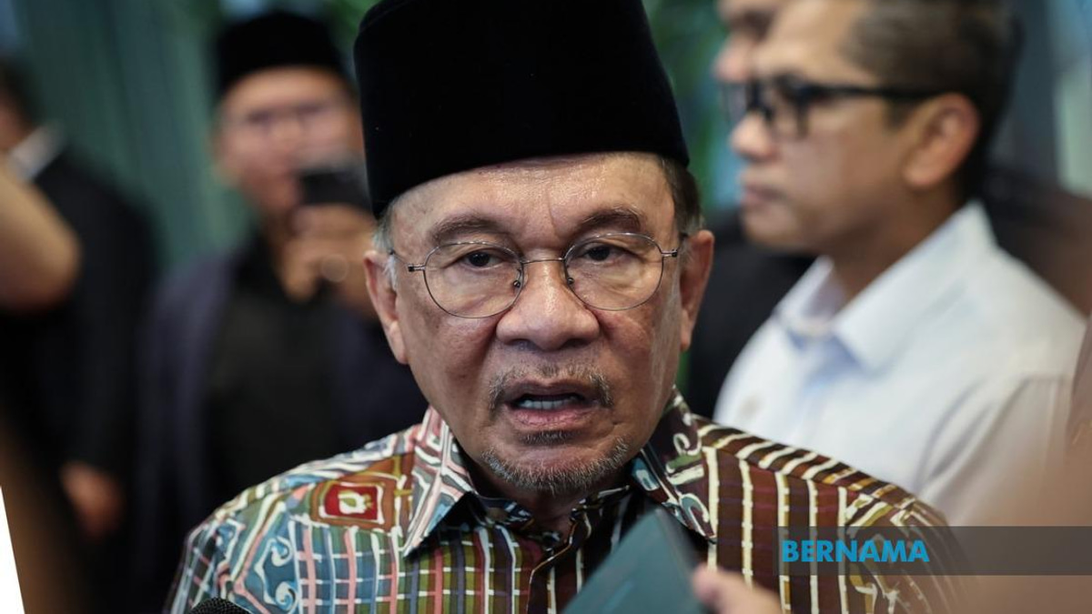 Government Takes Firm Stance on Refugee Law-Breaking, Says PM Anwar