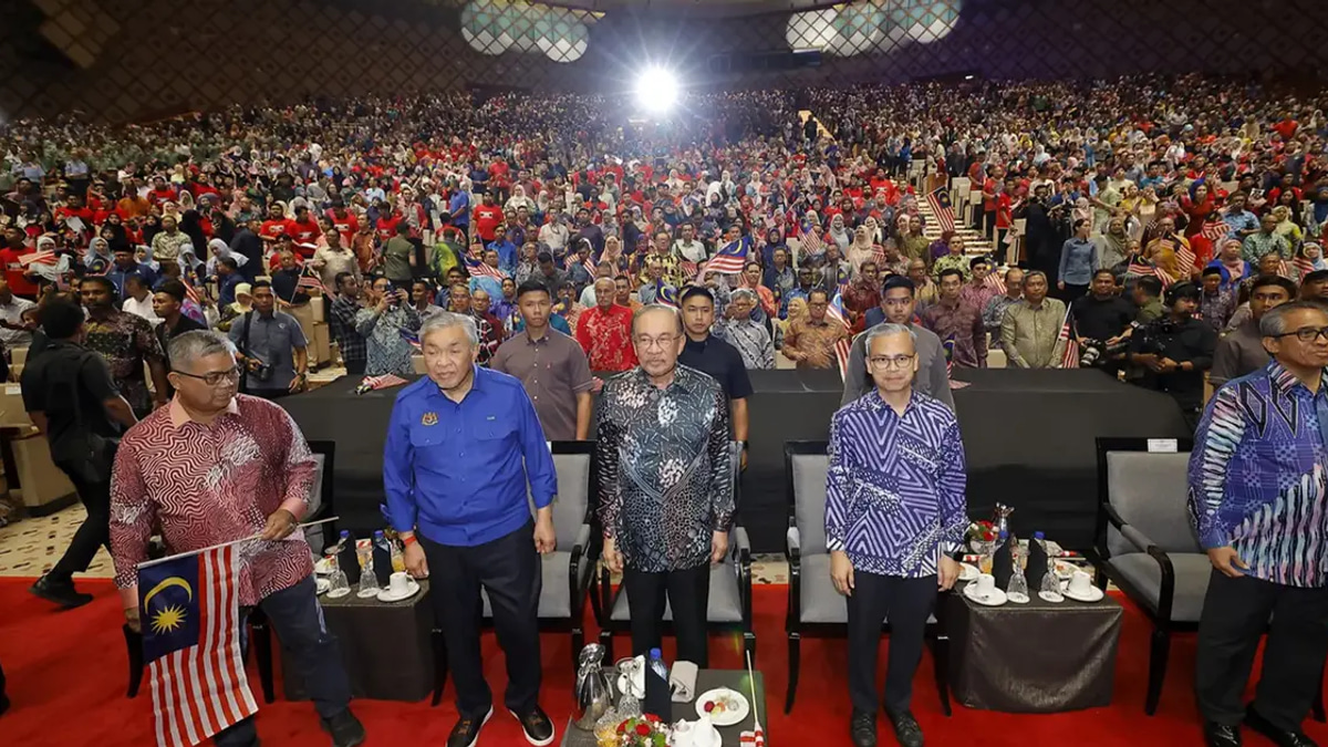 Anwar Pledges Return of Seized Billions to Rakyat