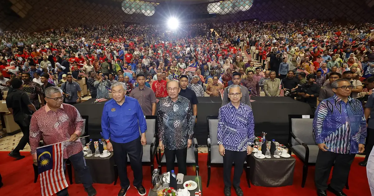 Anwar Pledges Return of Seized Billions to Rakyat