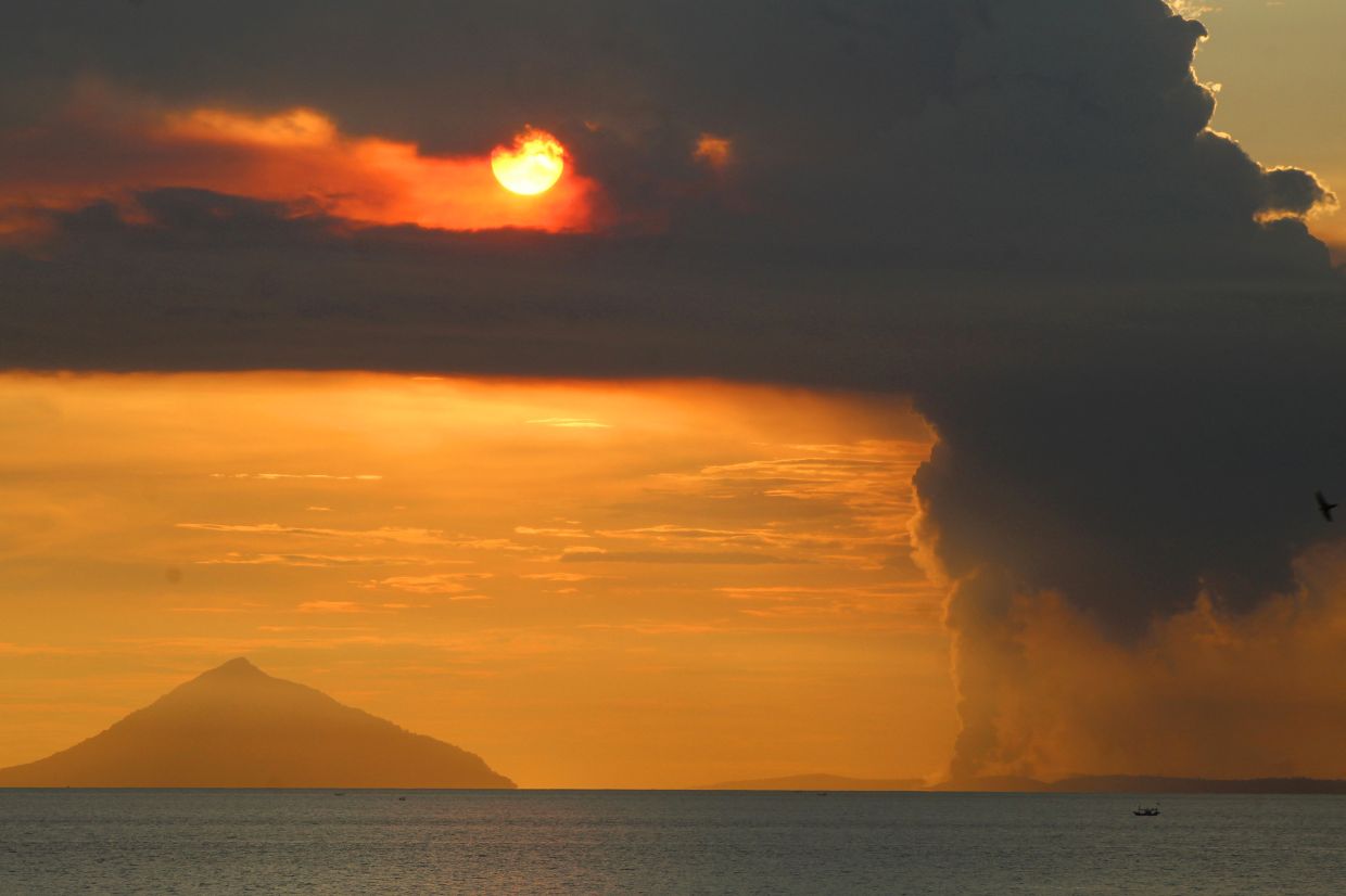 Indonesia's Mount Anak Krakatau Erupts Amid Surge in Volcanic Activity