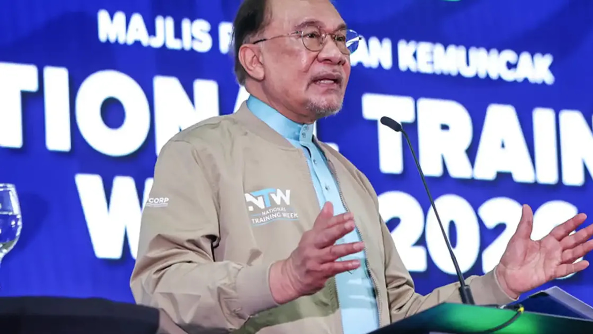 Anwar Defends Non-Malay Loyalty Against Sanusi's Comments