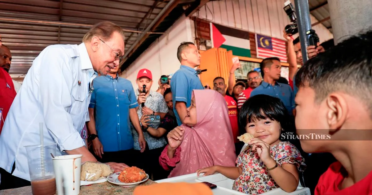 Anwar Acknowledges Government Shortcomings, Commits to Steady Progress in Johor Campaign
