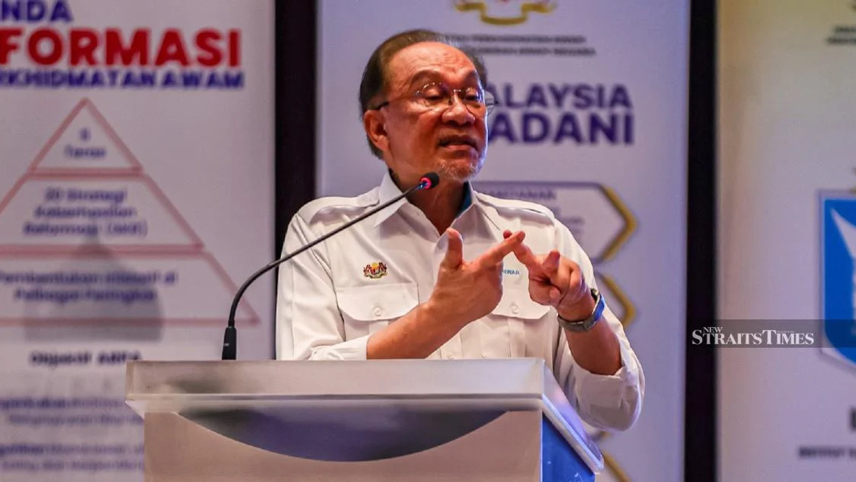 Anwar Dismisses Claims That Amanah Chief Mocked Coalition Partners