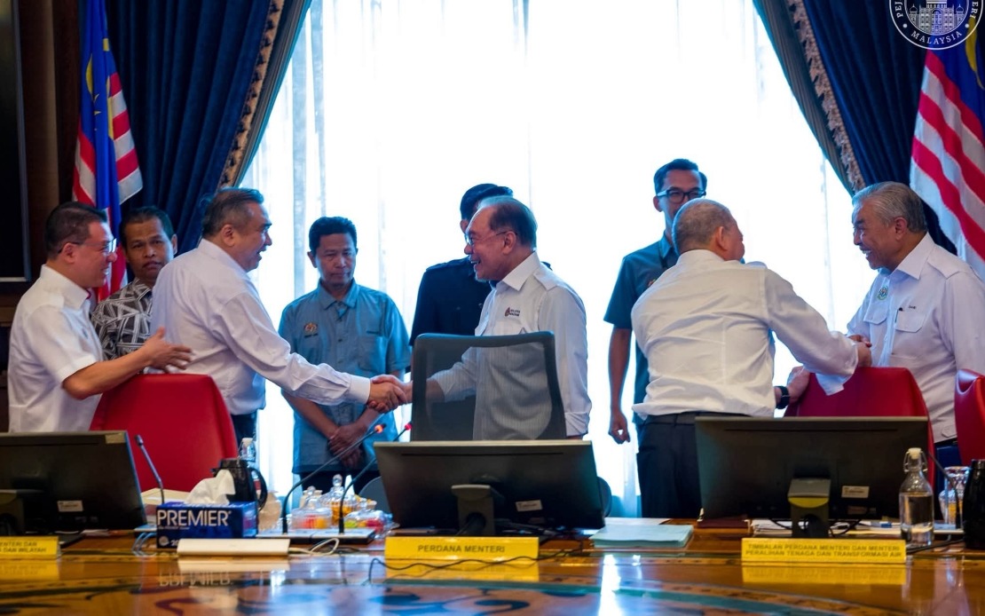Anwar's Unity Message Strikes Chord as PH and BN Navigate Negeri Sembilan Contest