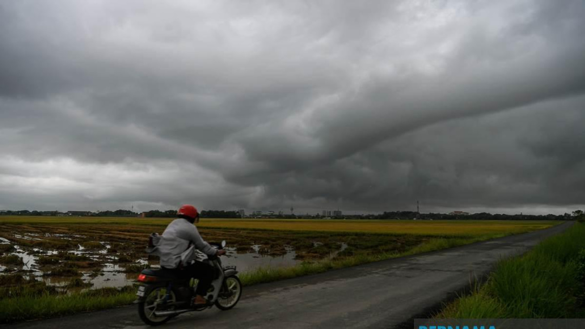 MetMalaysia Issues Thunderstorm Warning Across Peninsula, Sarawak and Sabah Until 9 PM