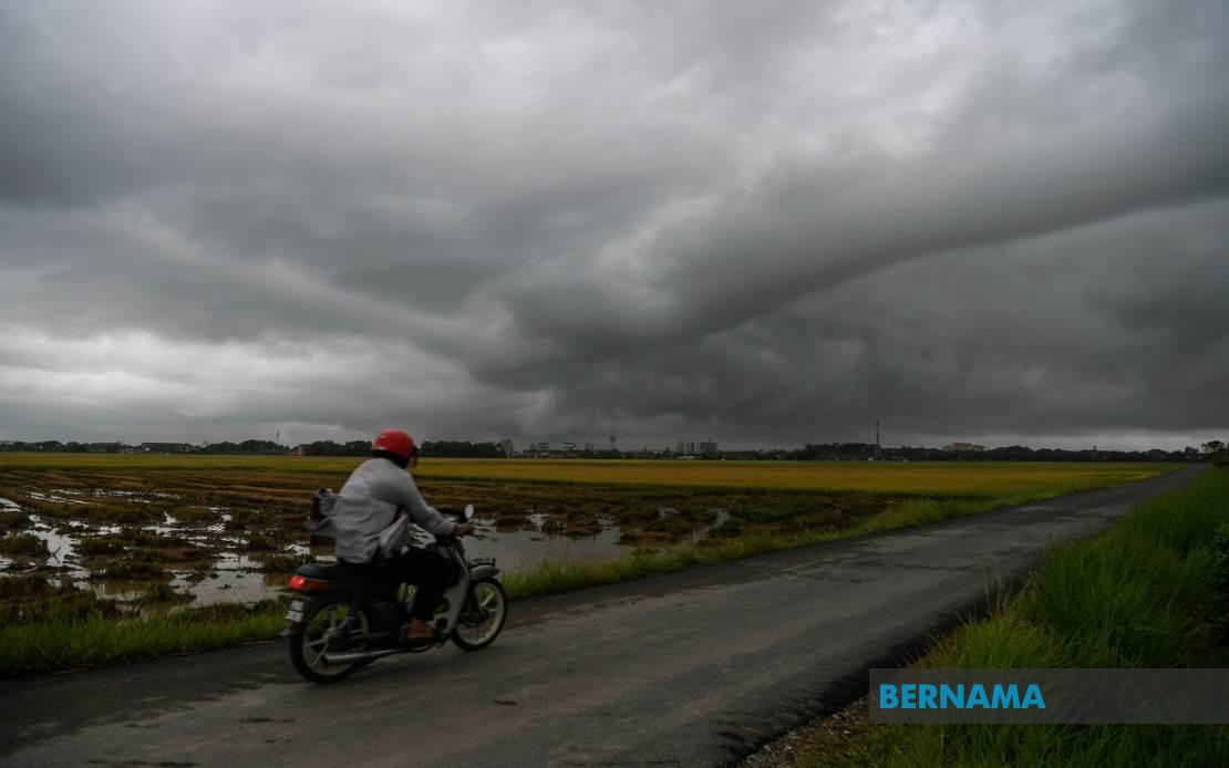 Thunderstorms and Heavy Rain to Lash Eight States Until Evening