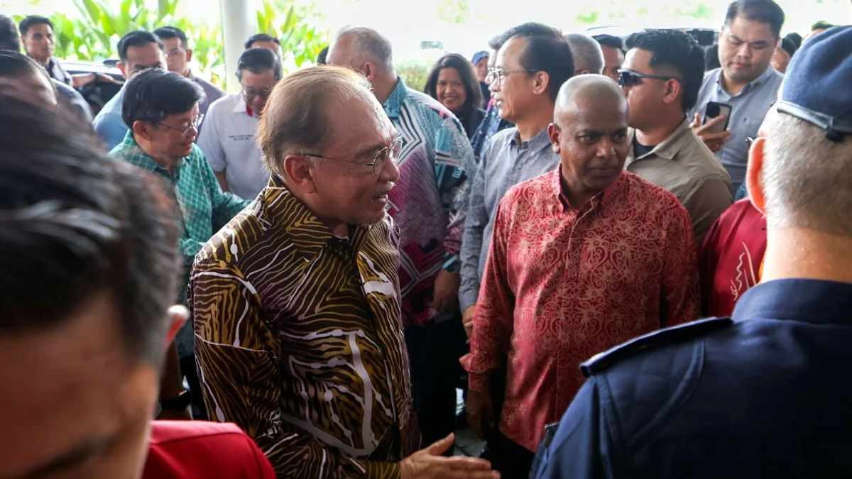 Anwar celebrates strategic Petronas gas fields award in Turkmenistan
