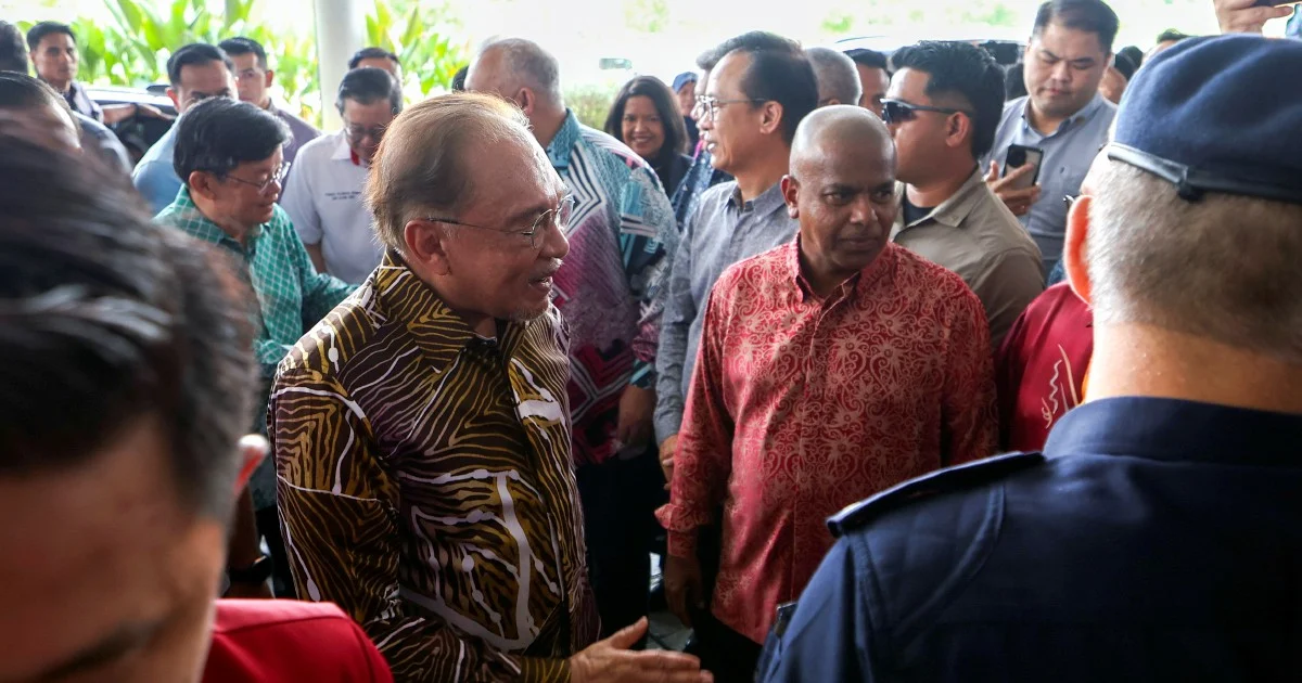 Anwar celebrates strategic Petronas gas fields award in Turkmenistan