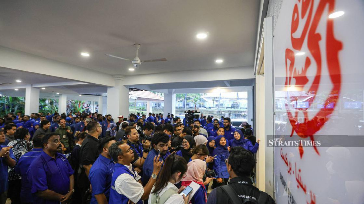 Johor Umno headquarters energised as Barisan Nasional prepares for candidate announcements