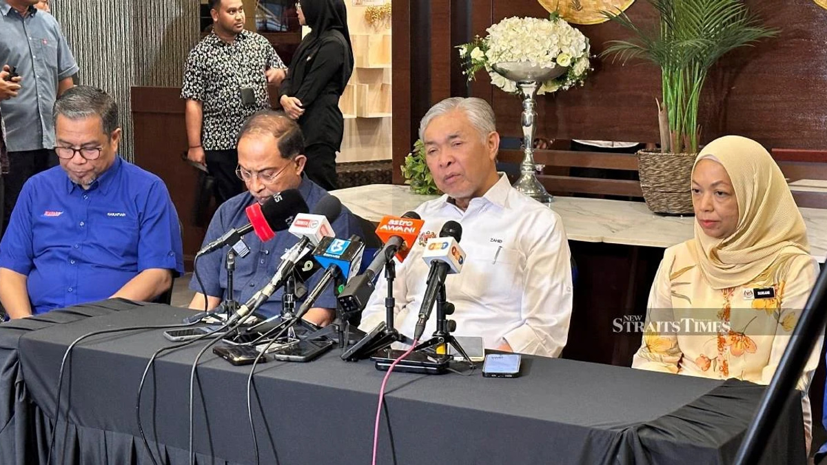 Zahid Urges Coalition Partners to Leave Najib-Rosmah Matters Out of Johor Campaign