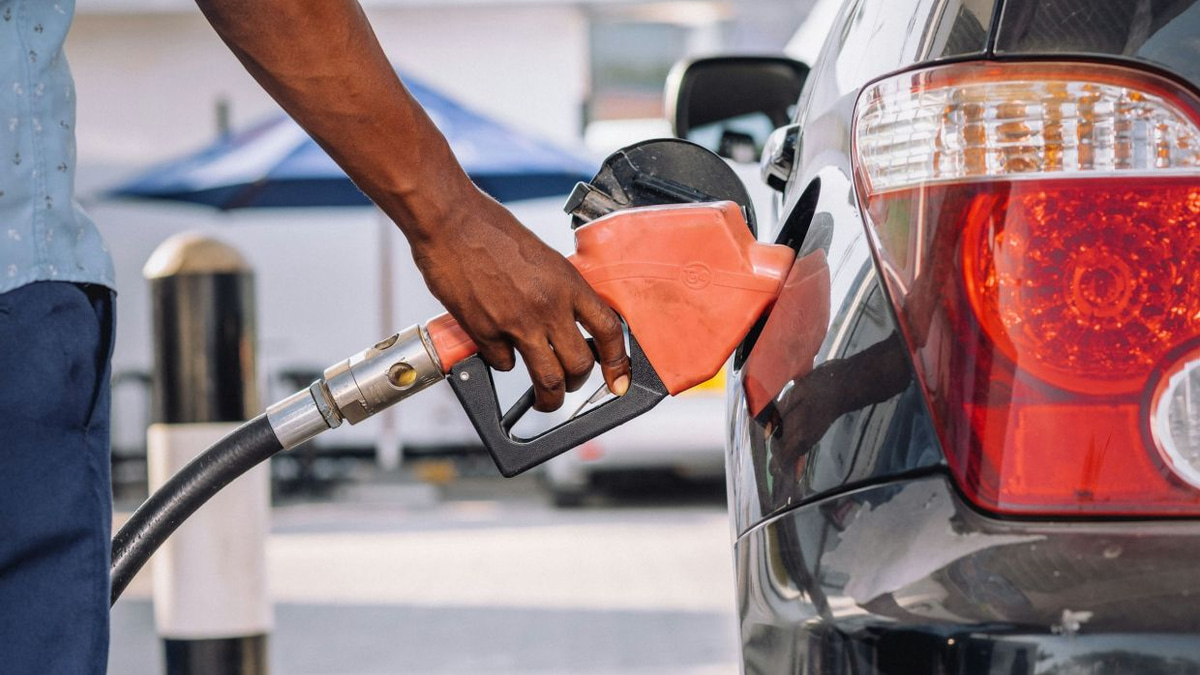 US Petrol Giants Face Lawsuit Over AI-Driven Price Manipulation in California