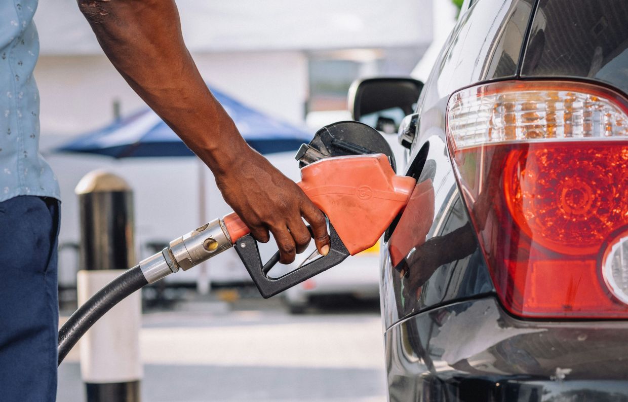 US Petrol Giants Face Lawsuit Over AI-Driven Price Manipulation in California