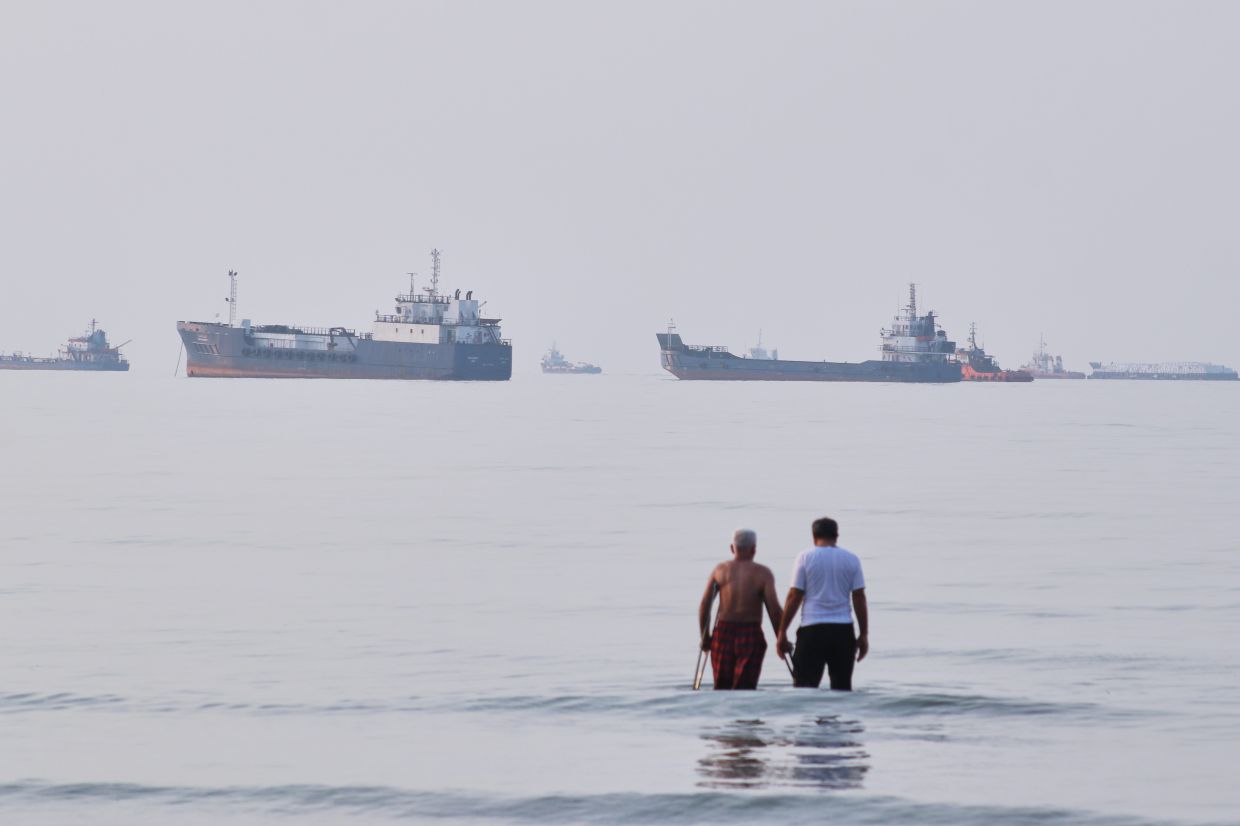Iran Rejects Trump's Talks Proposal as Rhetoric Escalates Over Hormuz Straits