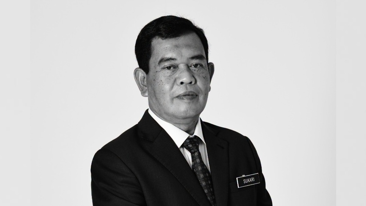 Communications Minister Fahmi Mourns Death of Former Information Department Chief Mohd Sukari