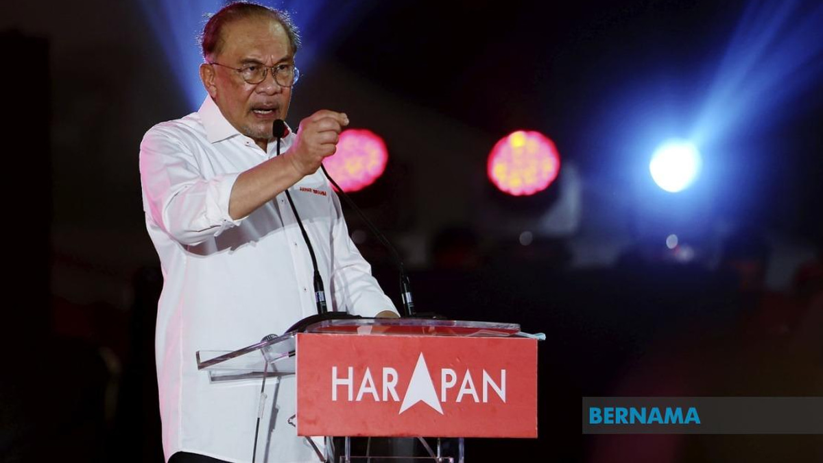 PM Anwar Urges Restraint on Constitutional Issues in Negeri Sembilan Campaign