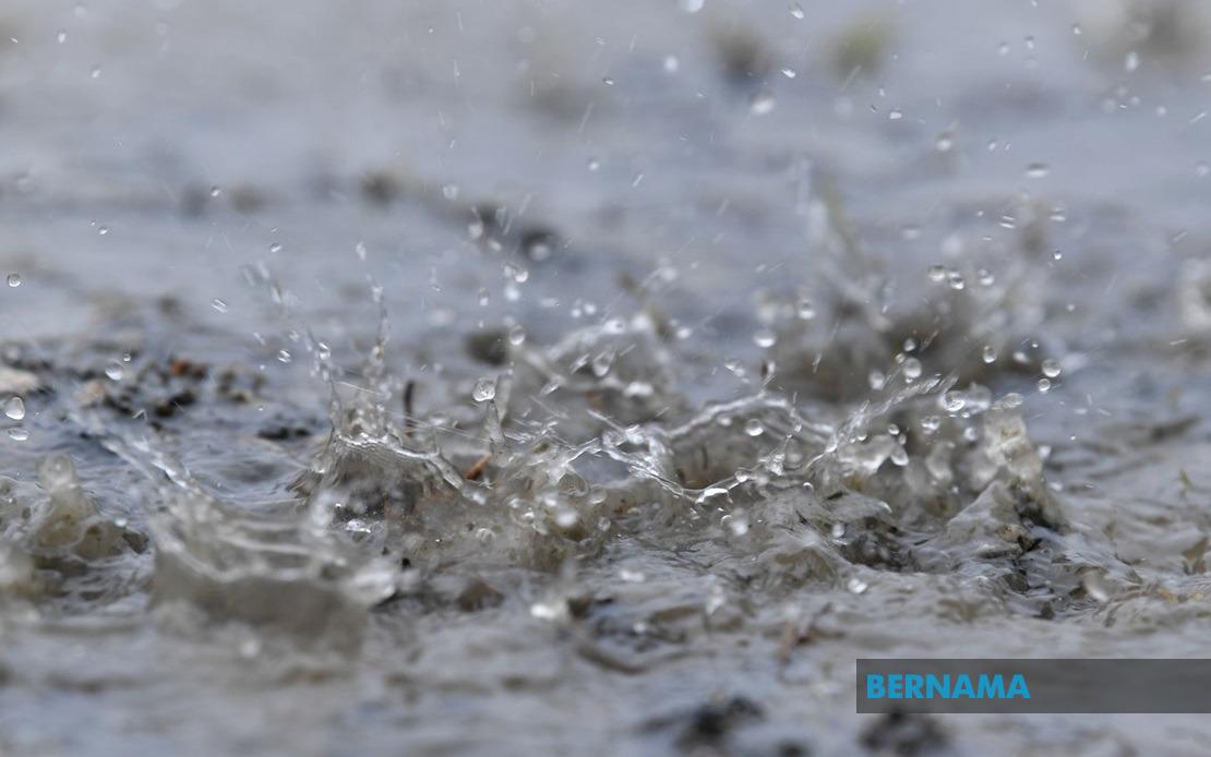 Severe Flooding Sweeps Seoul and Gangwon as 10 National Parks Close