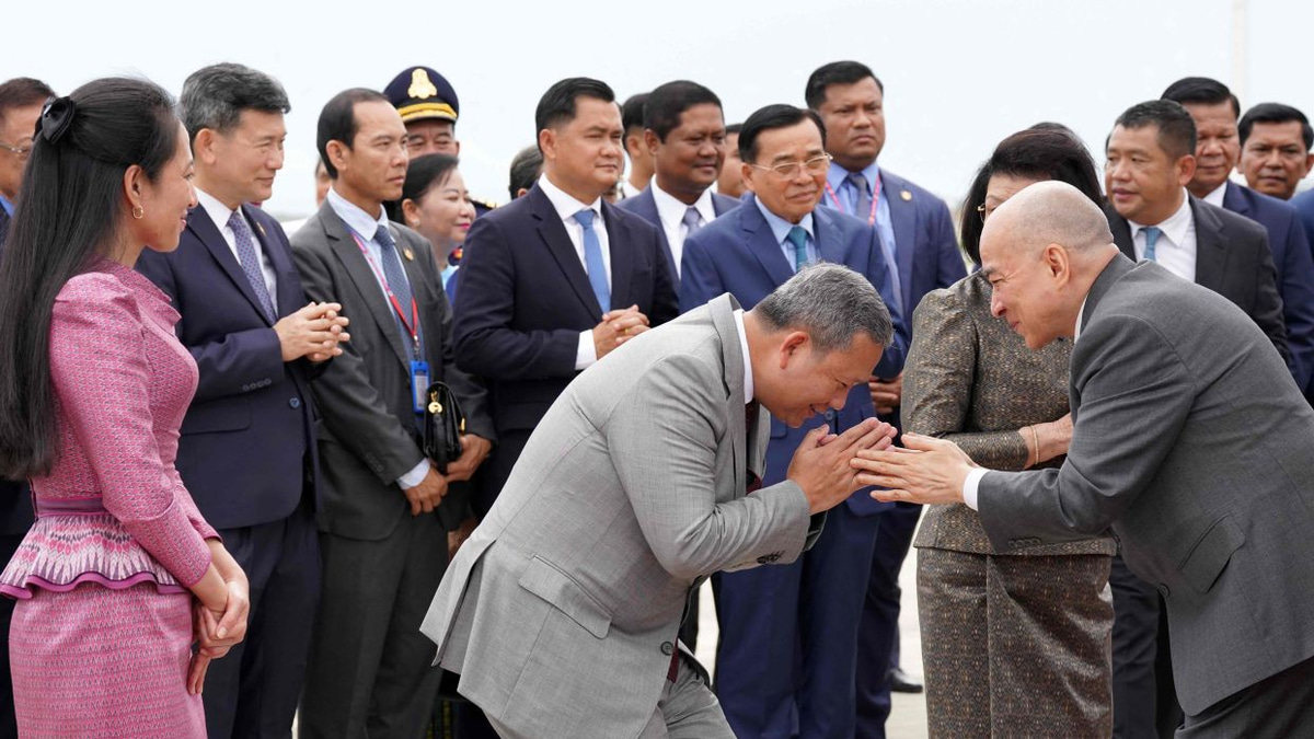 Cambodia's King Norodom Sihamoni Returns Home After Prostate Cancer Treatment in China