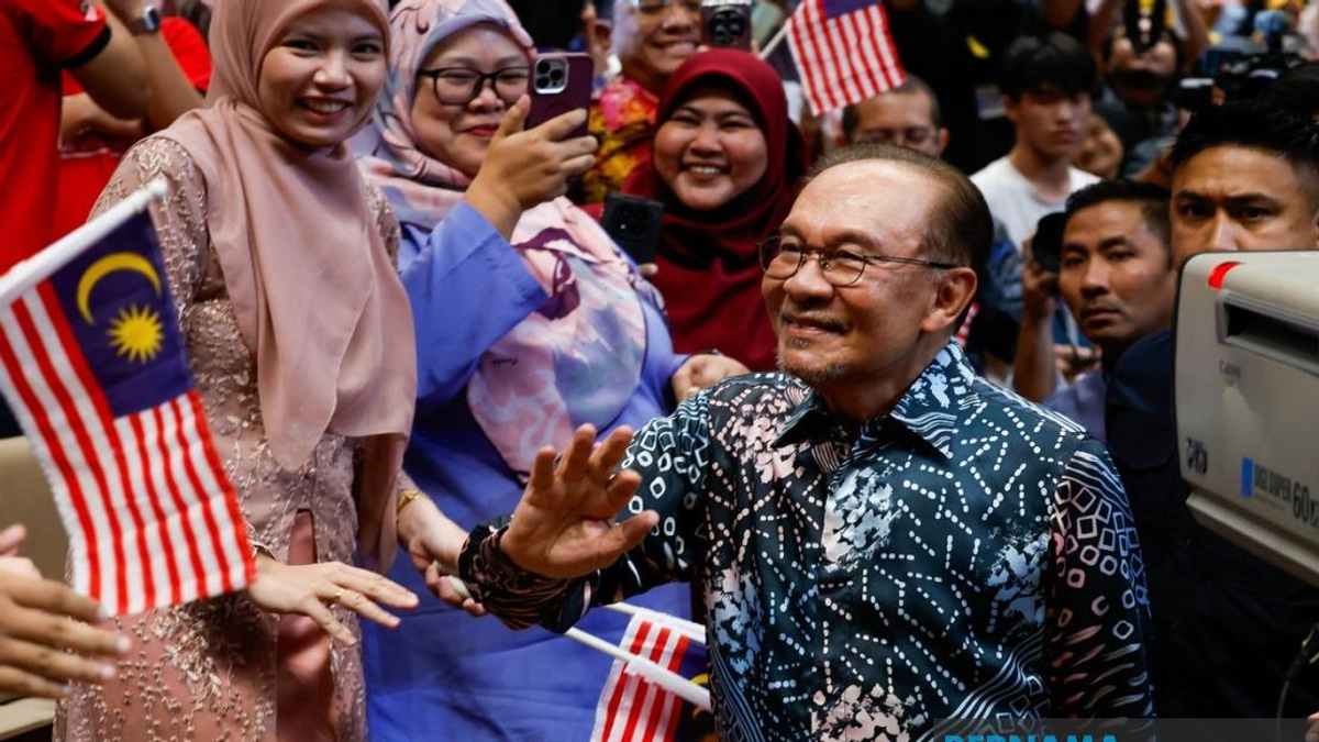 Anwar Urges Malaysians to Cultivate True Spirit of Independence Beyond Symbols