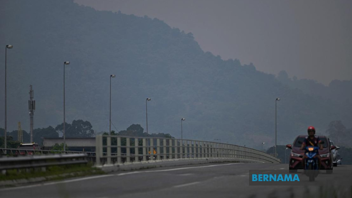 Serian breaches hazardous air quality threshold as haze sweeps across Sarawak