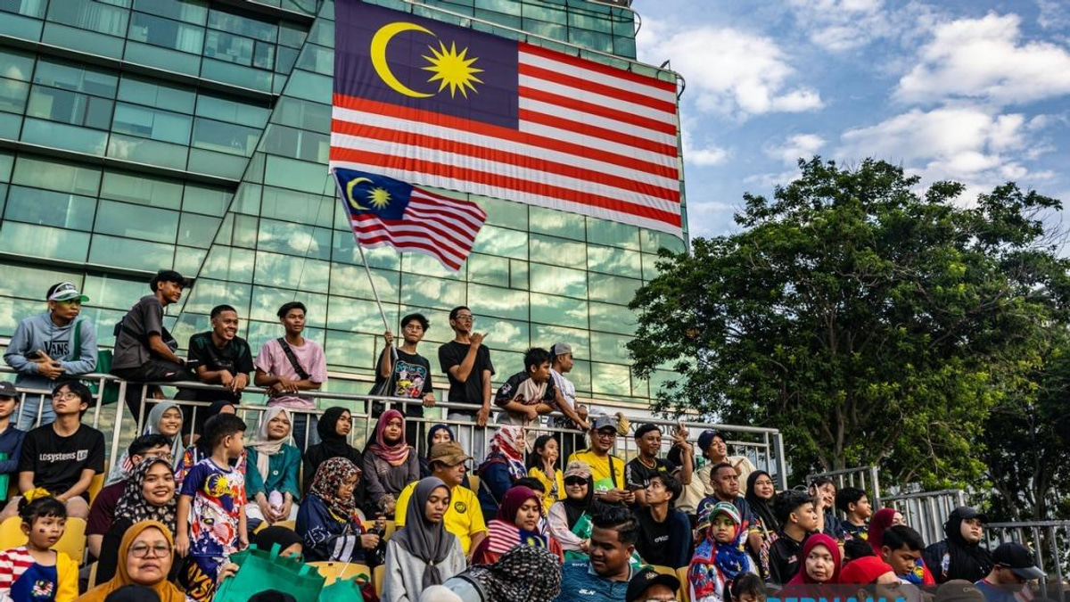 Over 100,000 Turn Out for Malaysia's 69th National Day Celebration in Putrajaya