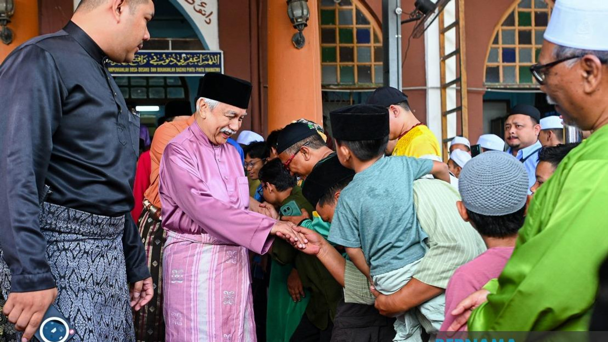 Tuanku Muhriz Leads Friday Prayers at Seremban Mosque