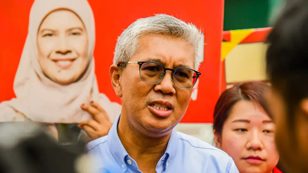 PH Pursues Independent Path as Coalition Tensions Simmer Over Race Politics