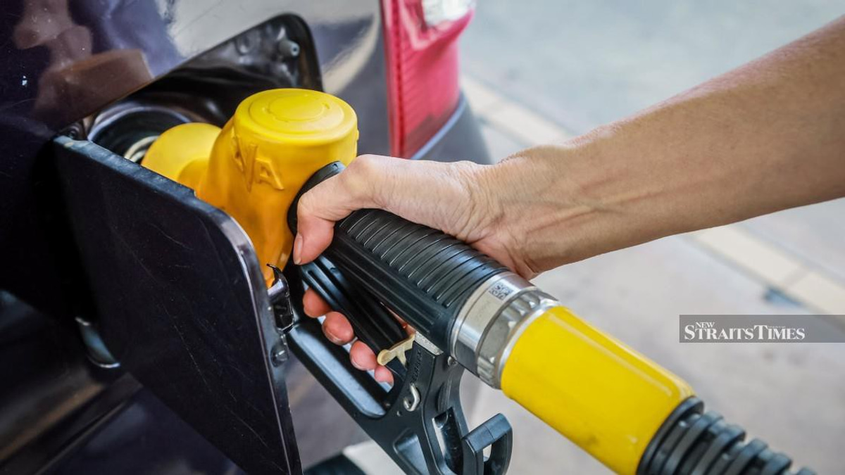 Malaysia Subsidises Petrol to Keep RON95 Affordable as Global Crude Costs Rise