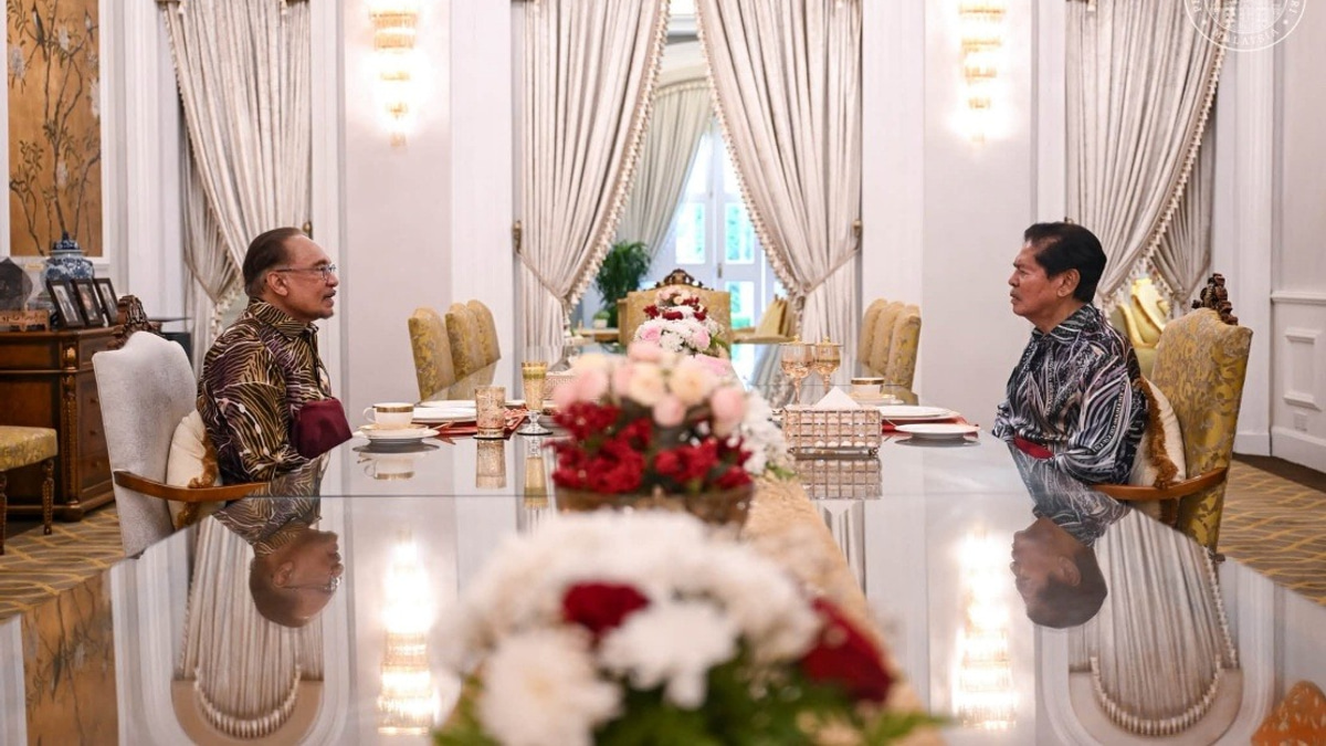 Anwar Concludes Penang Visit With Formal Reception at Governor's Residence