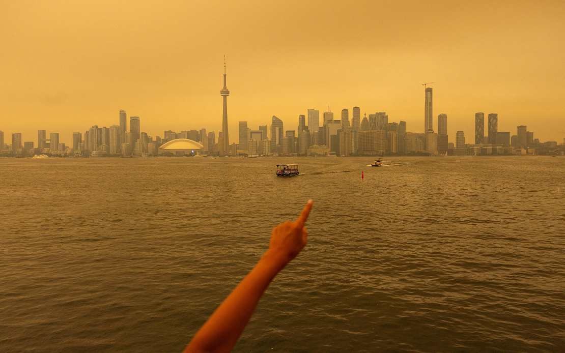 Massive Ontario Wildfires Blanket Canadian Cities in Smoke, Disrupt Railway Operations