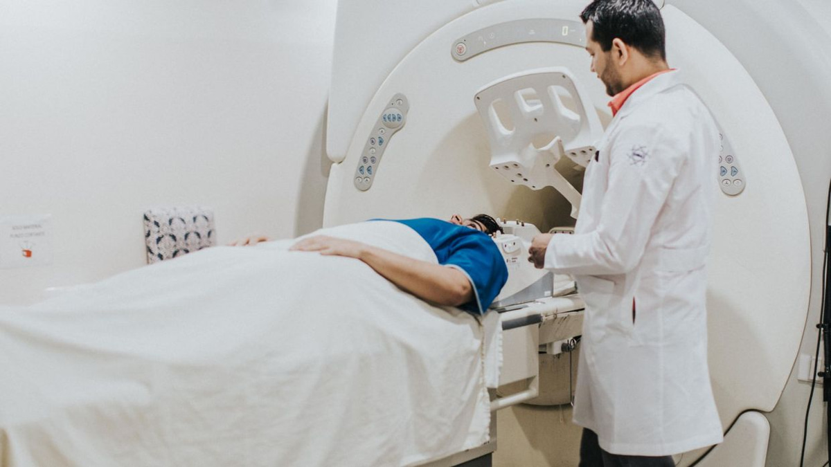 Edinburgh Researchers Develop Rapid Lung Cancer Testing Method Using AI and Light Imaging