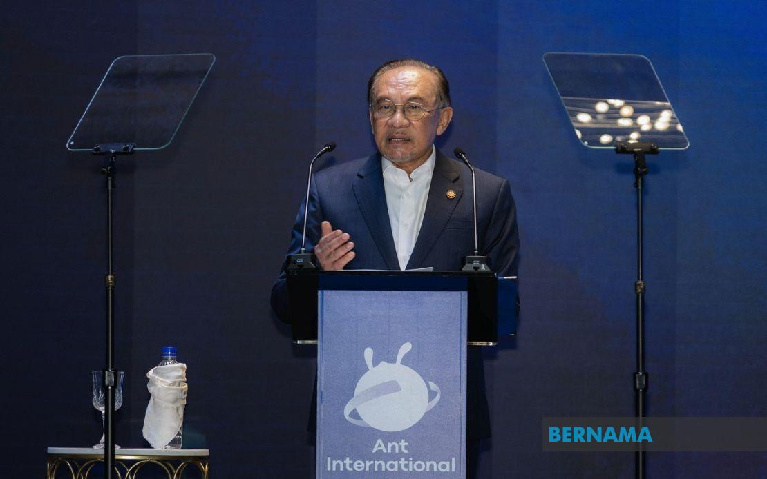 Malaysia Must Accelerate AI Skills Training, Anwar Tells Nation