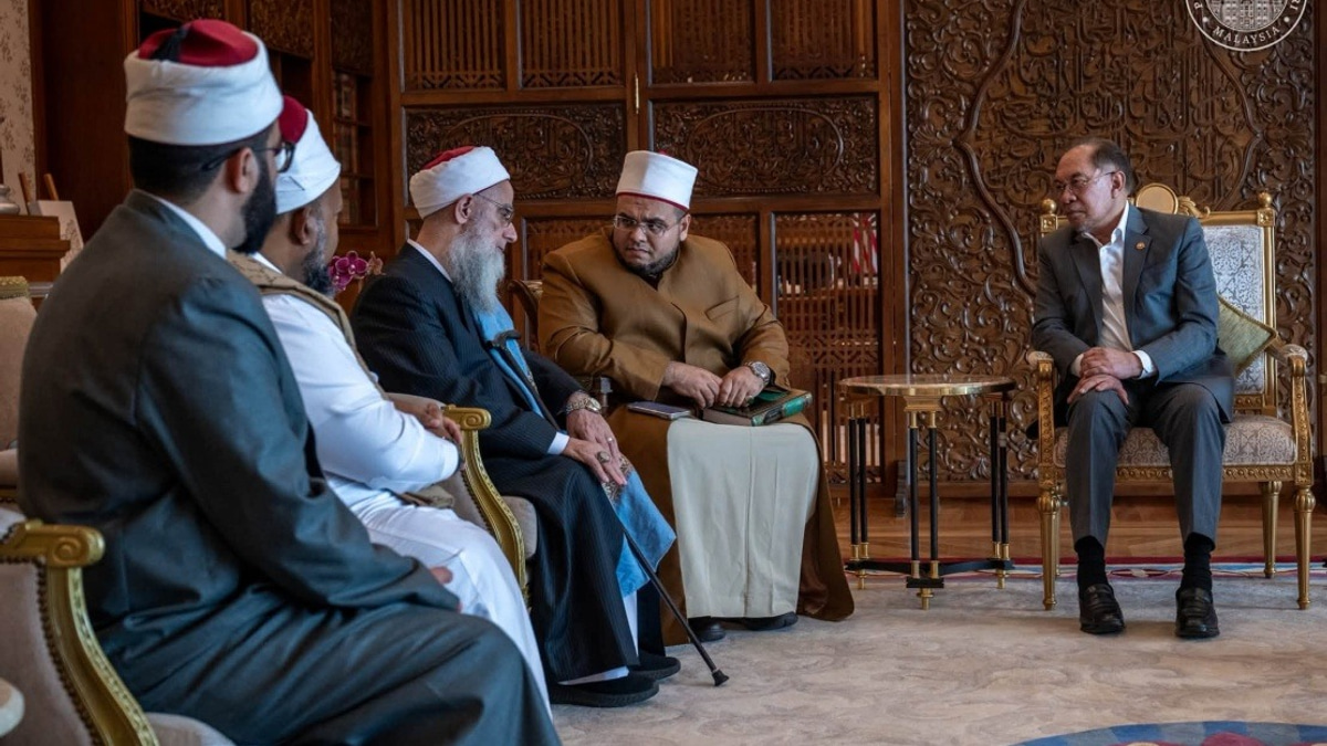 Anwar Receives Distinguished Egyptian Islamic Scholar Sheikh Dr Mustafa An-Nadwi