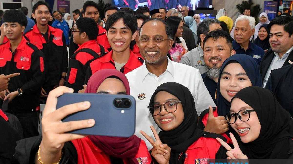 LRT3 Shah Alam Line Transforms Campus Connectivity for UiTM Students as Zambry Launches Semiconductor Hub Initiative