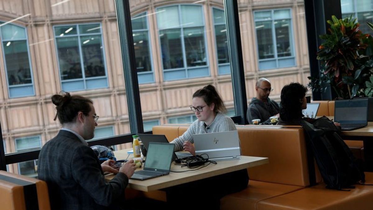 AI Surge Propels UK Economy as Tech Investment Accelerates